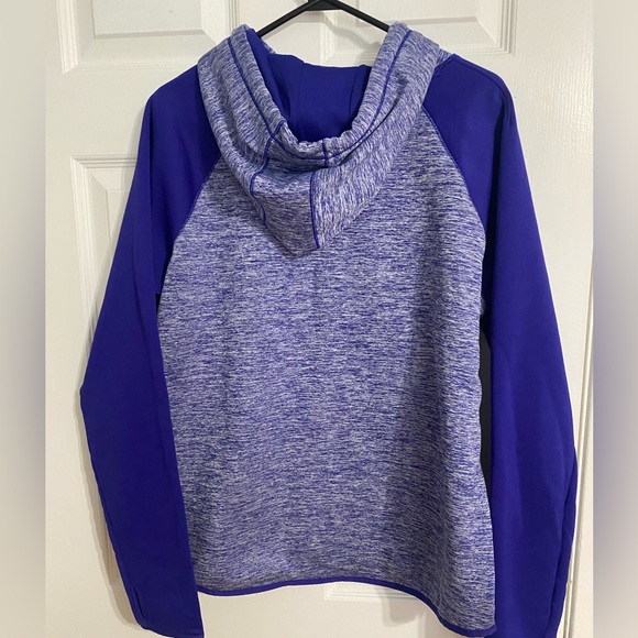 Ladies under armour sweater - Picture 2 of 2